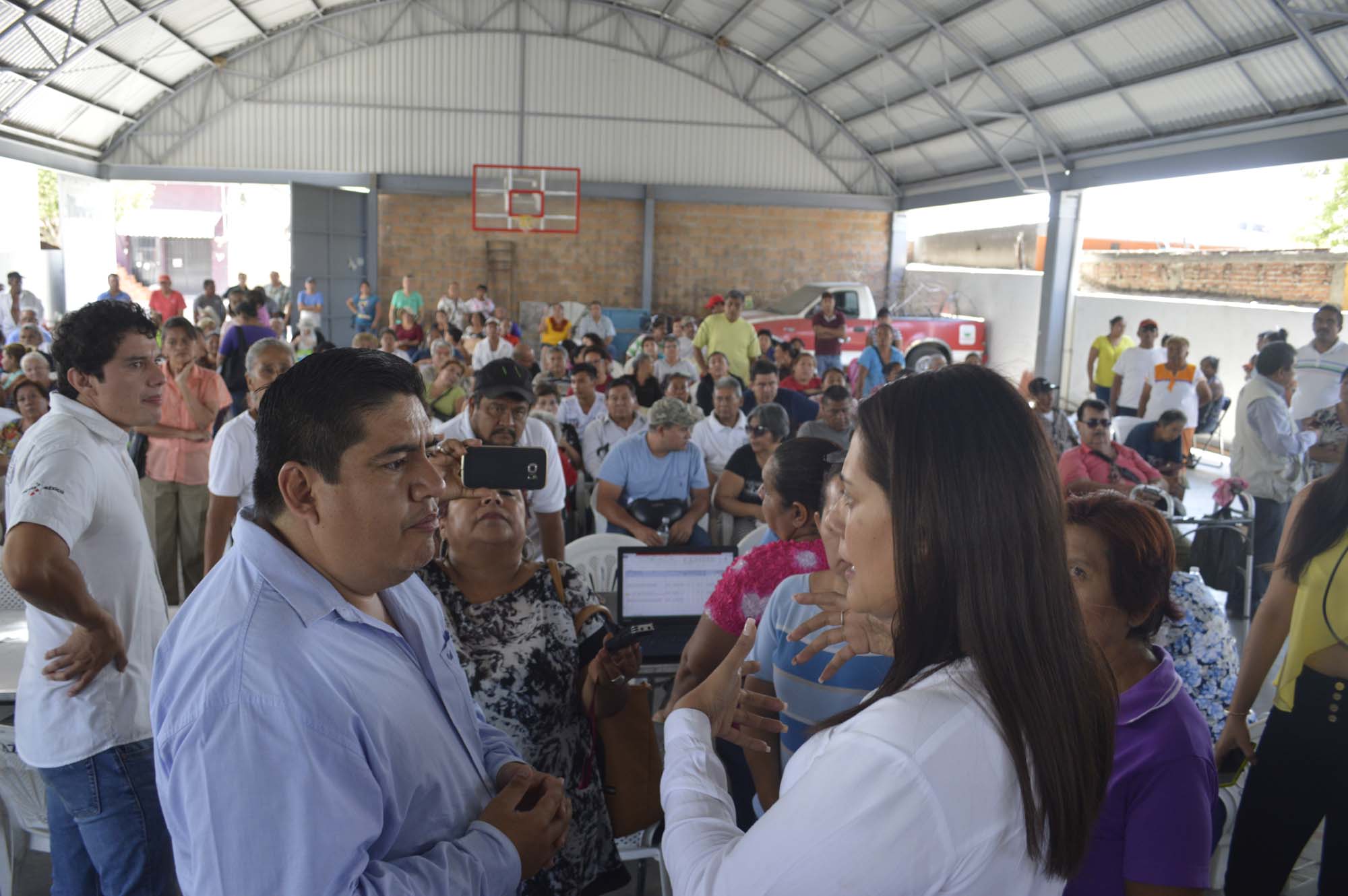 La recién nombrada delegada de Sedatu en Morelos, Itzel Ancheita Damián, en su visita al municipio de Zacatepec