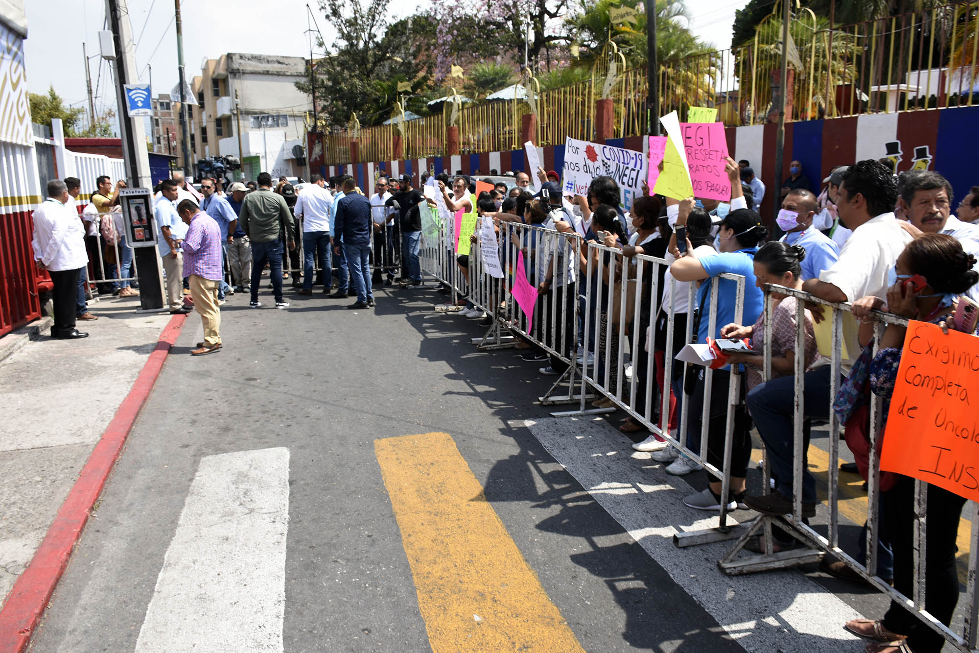 Corral por donde pasaría AMLO. Foto Máximo Cerdio