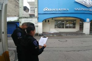 Policías en escena de crimen. Foto archivo Máximo Cerdio