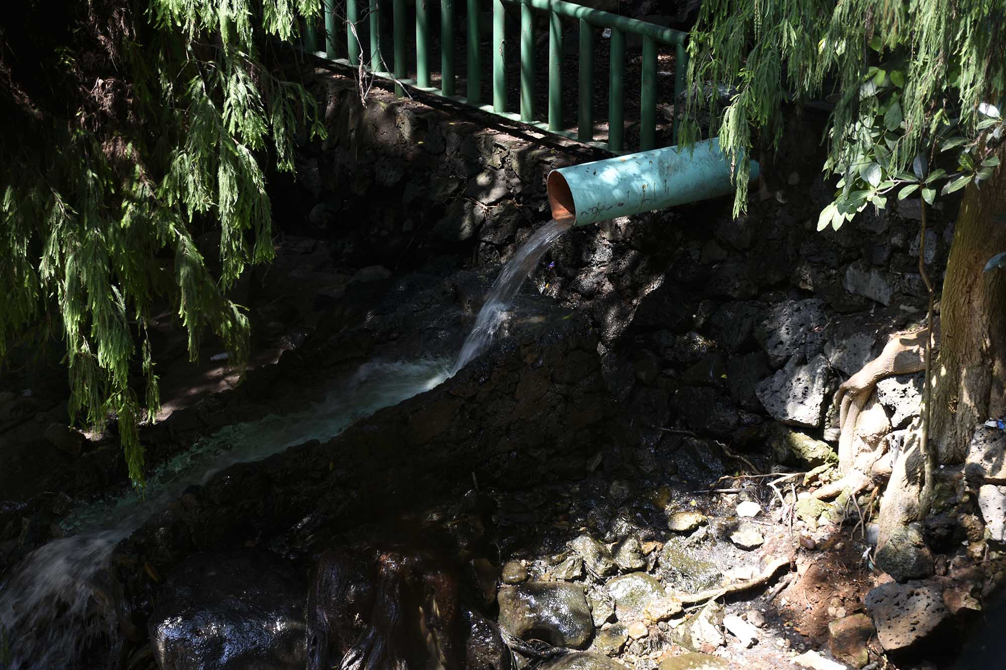 Descarga de planta tratadora al río