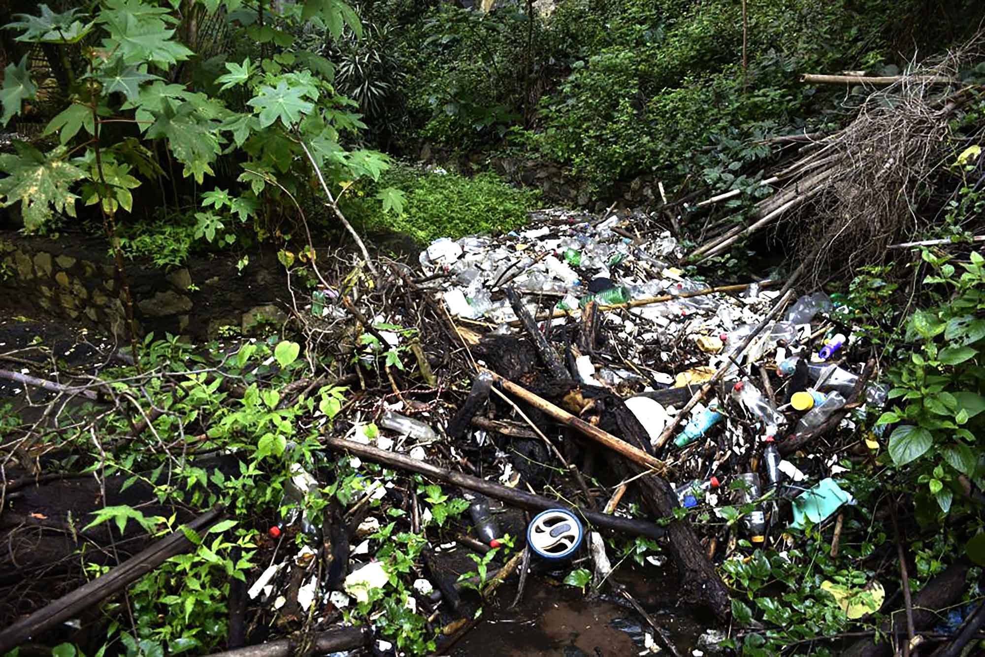 Basura en barranca del salto 