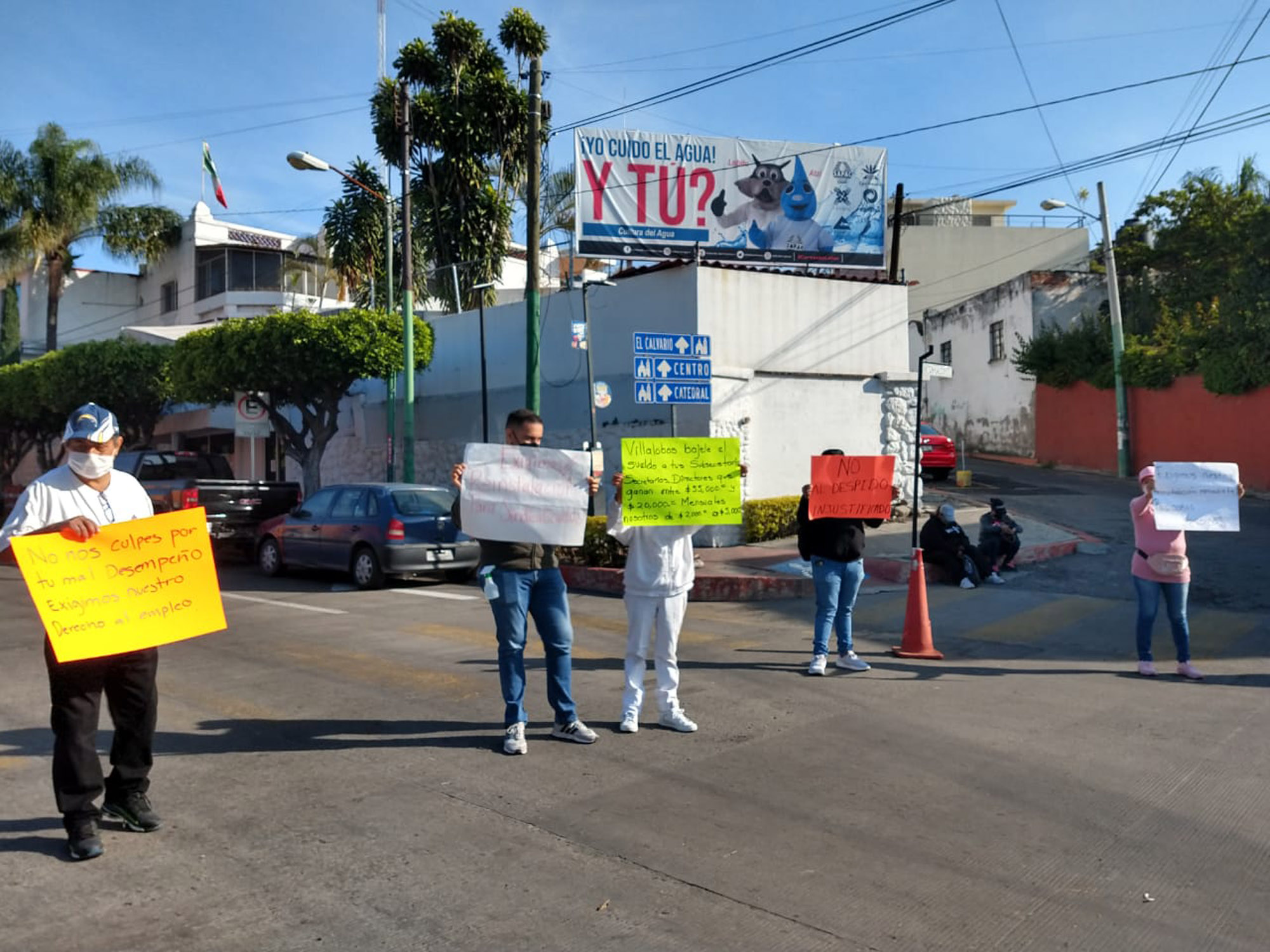 Ex trabajadores en Bloqueo de Avenida Morelos. Foto cortesía