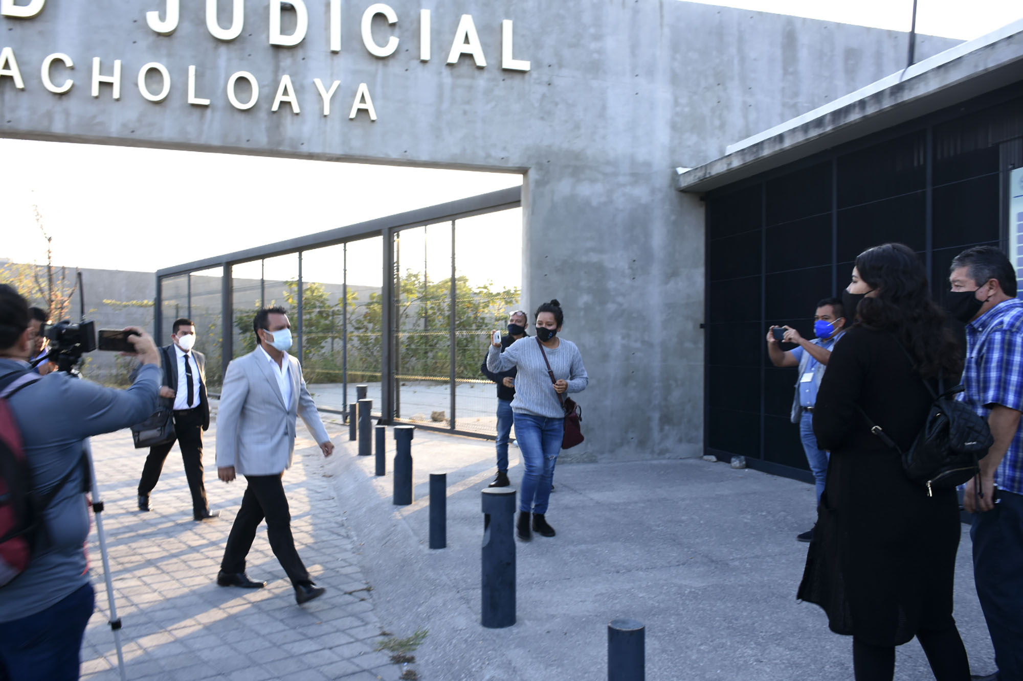 Antonio Villalobos entrando en Atlacholoaya