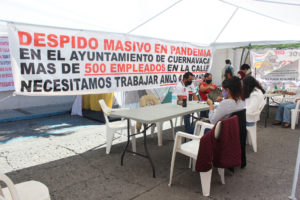 Ex Trabajadores del Ayuntamiento de Cuernavaca en protesta.Foto cortesía