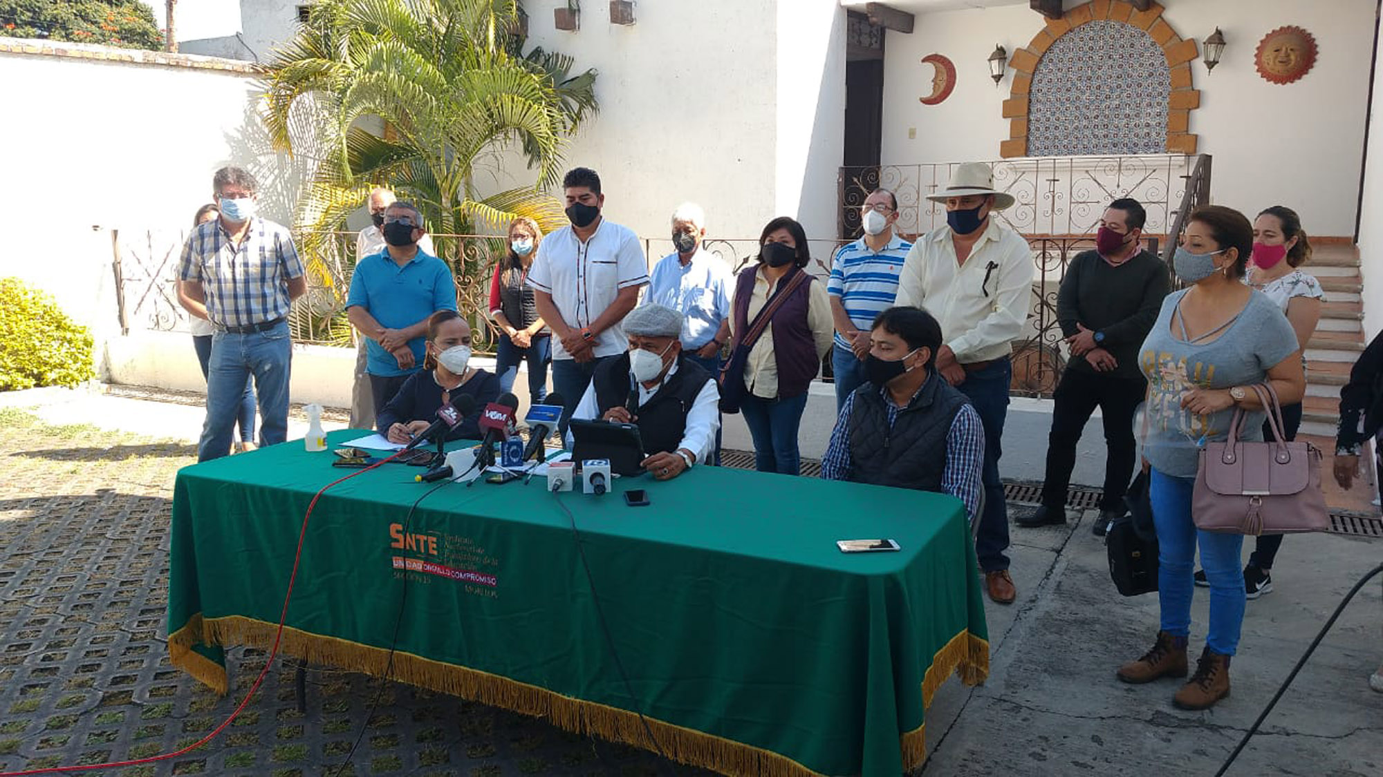 Maestros homologados en conferencia de prensa. Foto cortesía