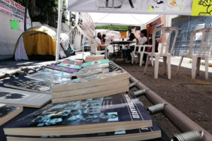 Trabajadores despedidos en plantón