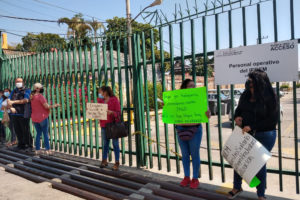 Maestros en protesta afuera del IEBEM. Foto cortesía