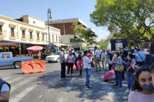 Maestros jubilados en bloqueo. Foto cortesía