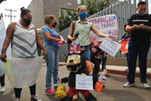 Protesta contra Antonio Villalobos en el Congreso