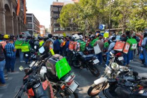 Repartidores de comida en protesta. Foto cortesía