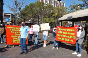 Maestros en protesta por adeudos. Foto cortesía