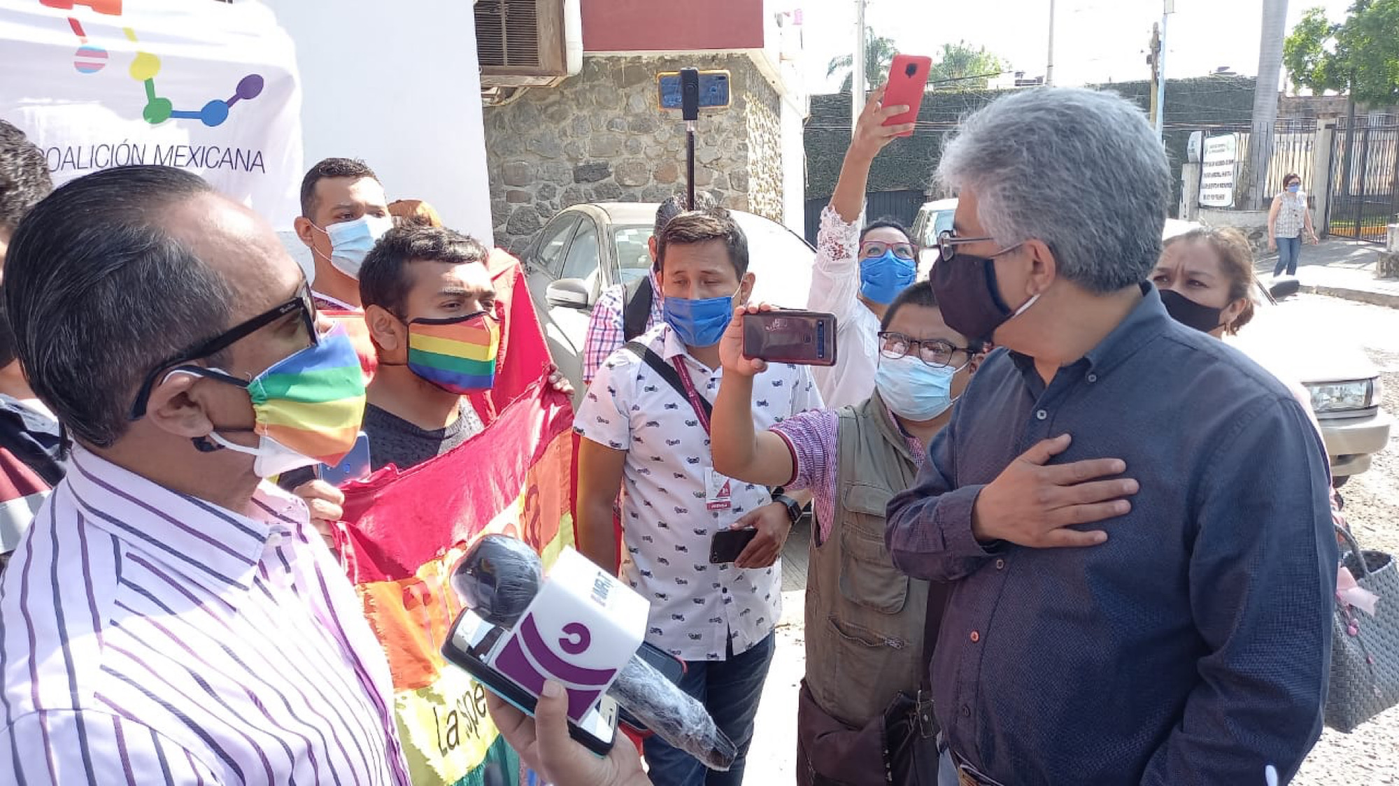 Confrontación de comunidad LGBT a IMPECAC. Foto cortesía