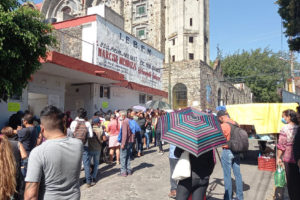 Fila peatonal en escuela primaria Narciso Mendoza en Amatitlán, Foto cortesía