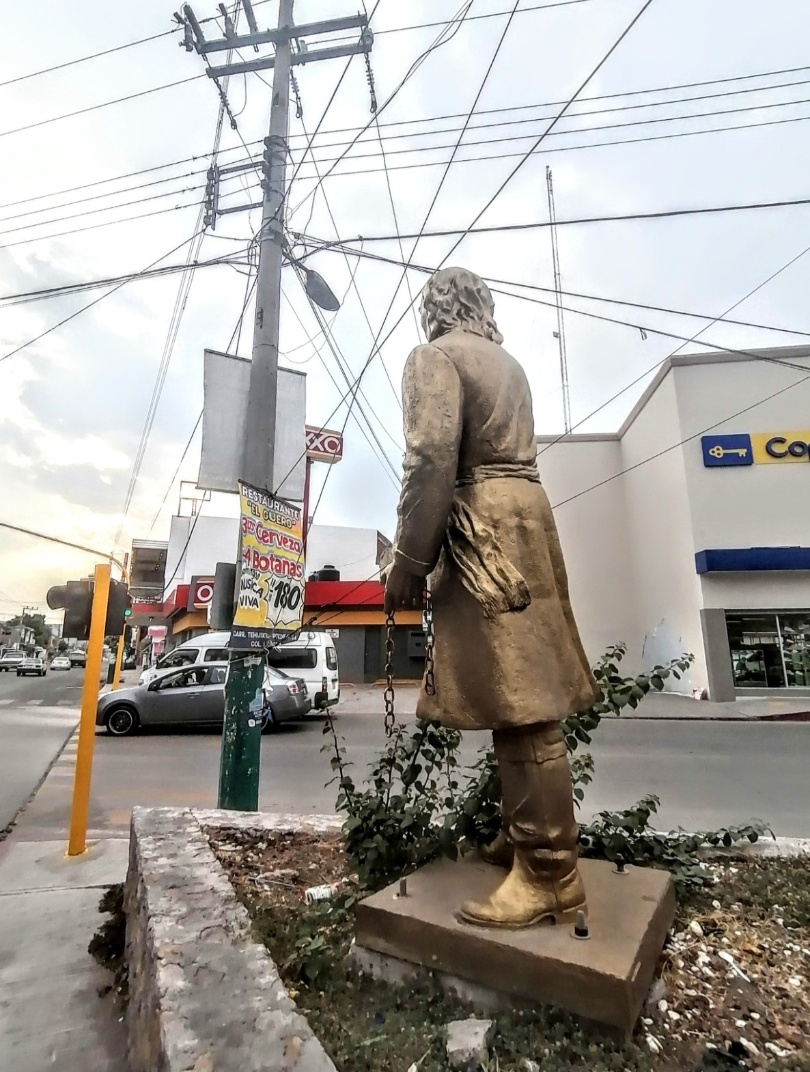 Escultura de Miguel Hidalgo en Zacatepec 