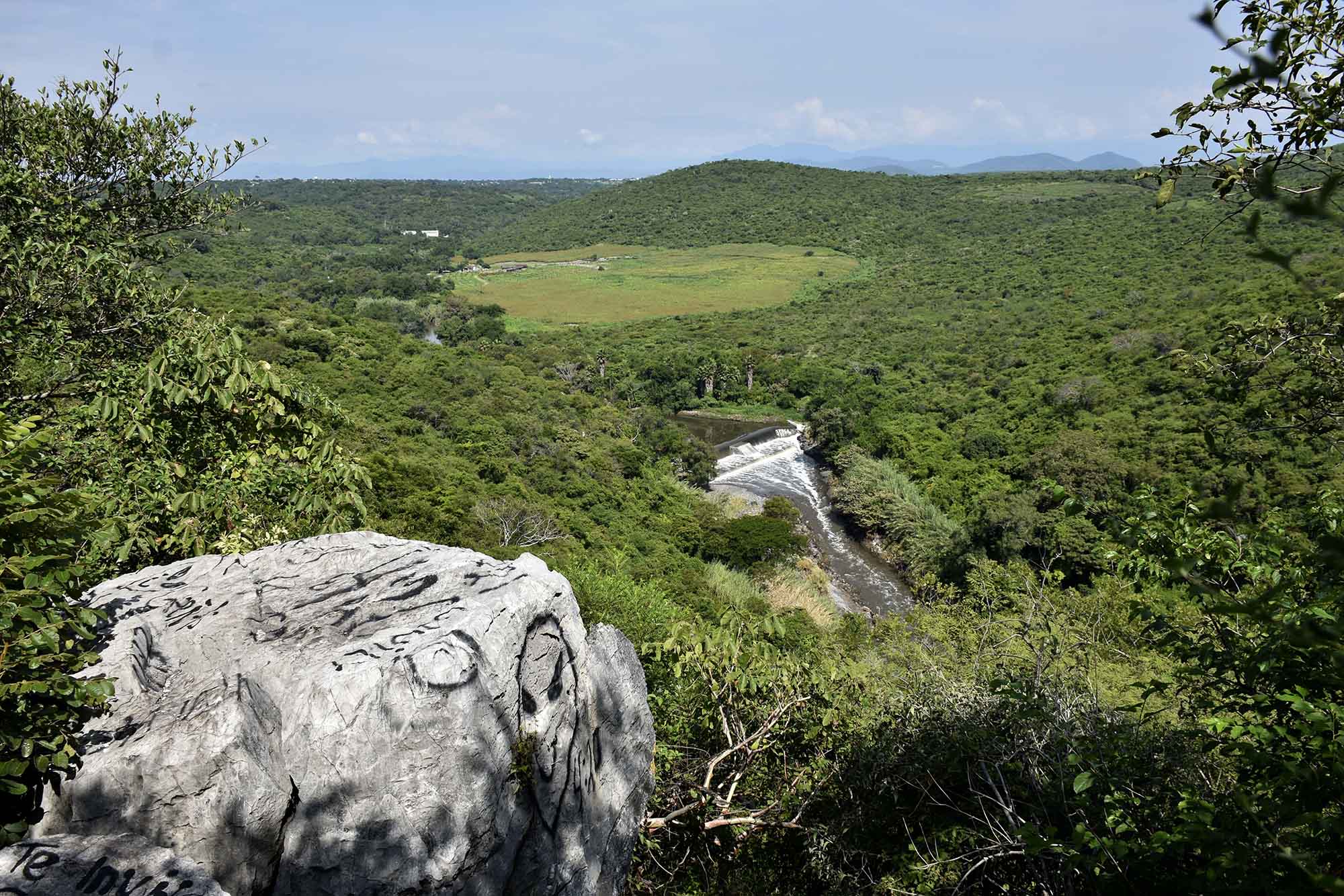 Mirador natural bandalizado y deforestaciónF