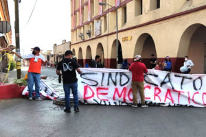 Trabajadores del ayuntamiento bloquean avenidas