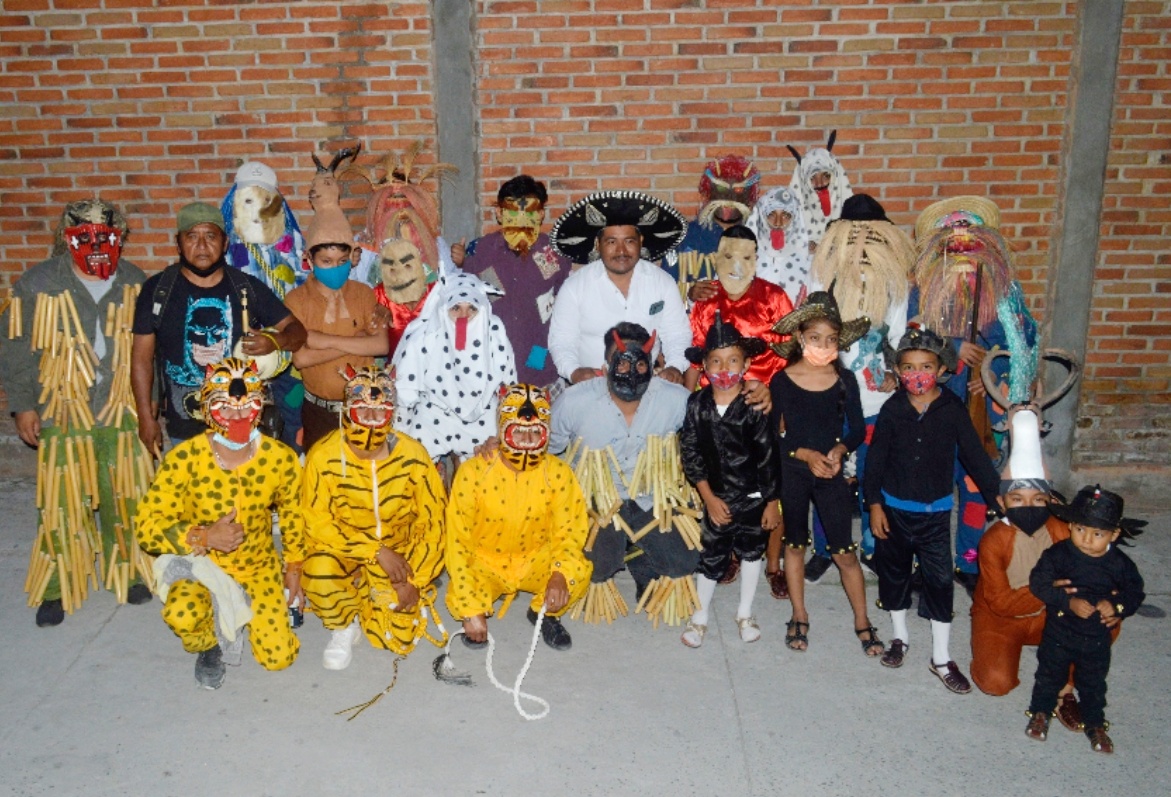 Pablo Paredes con los Tecuanes de Tlatenchi 