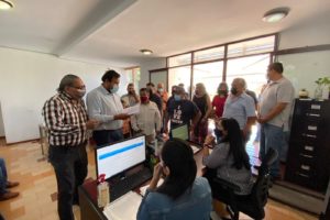 Comerciantes en las oficinas del ayuntamiento