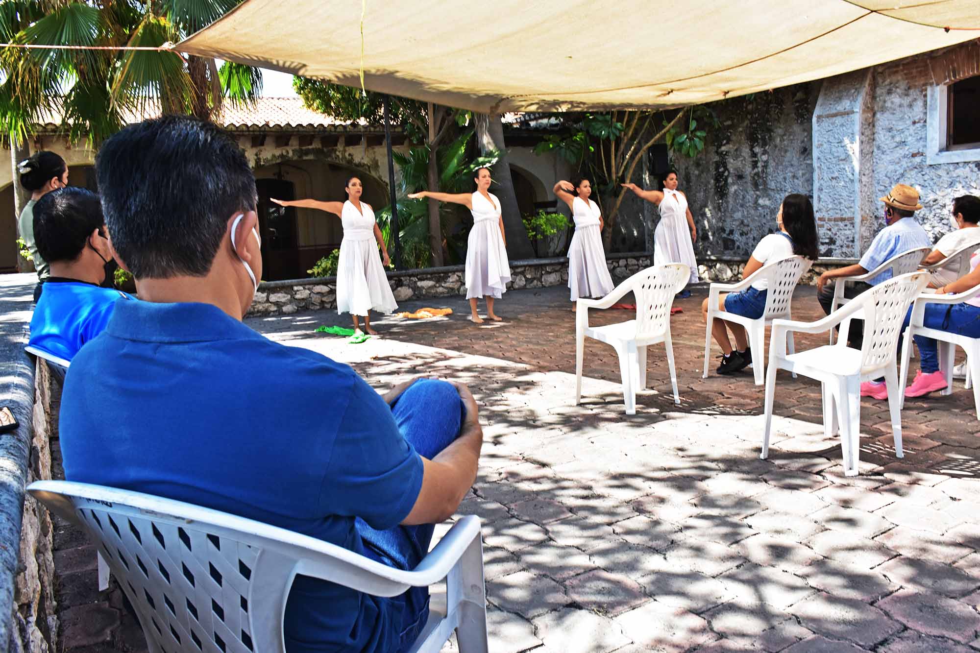 Escena de “Sororidad en el espejo”, La Silla de Daniela y Dos Raíces Danza Fusión en Tlaquiltenango 3