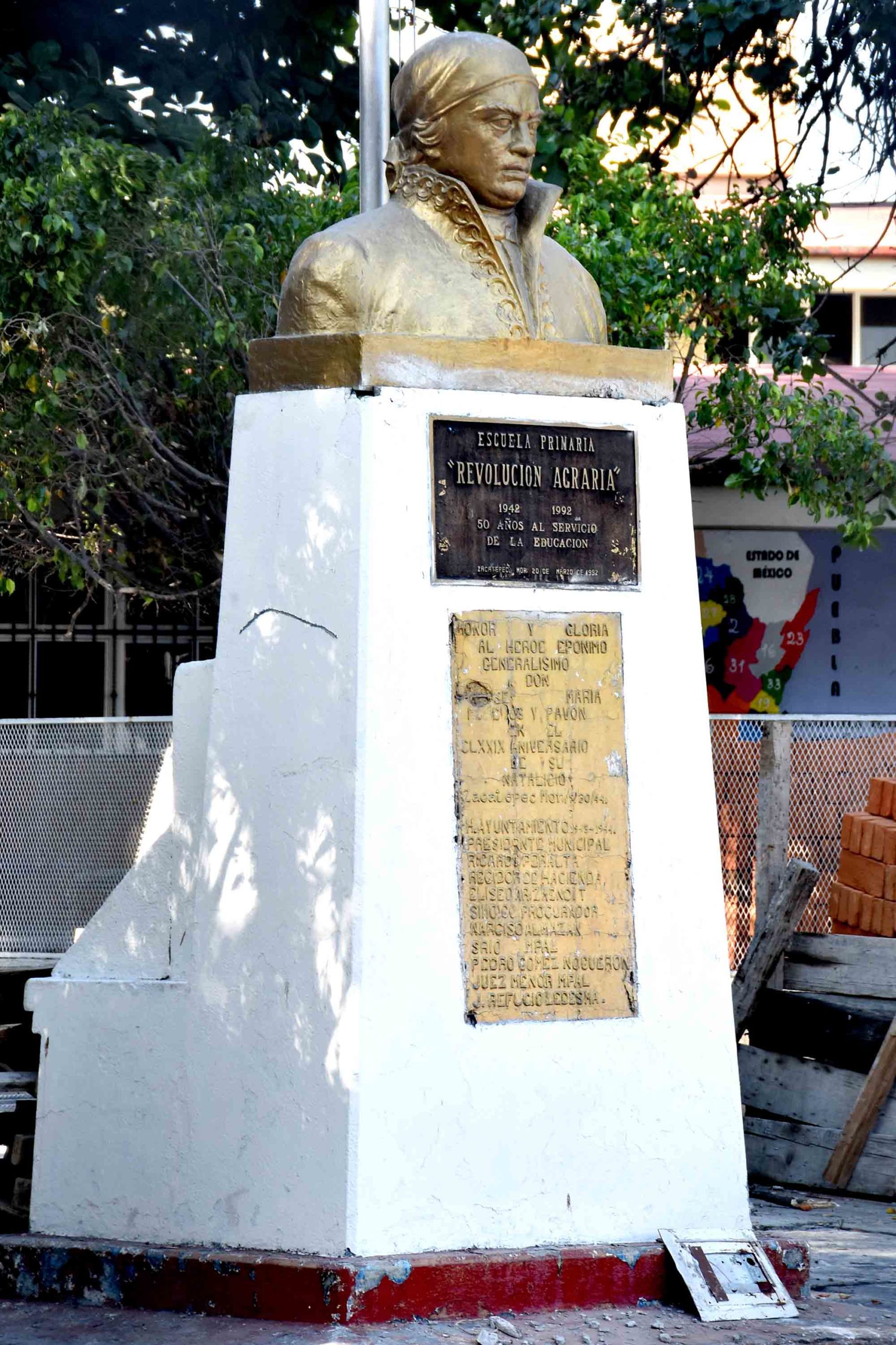 Busto de Morelos en al Escuela Revolución Agraria