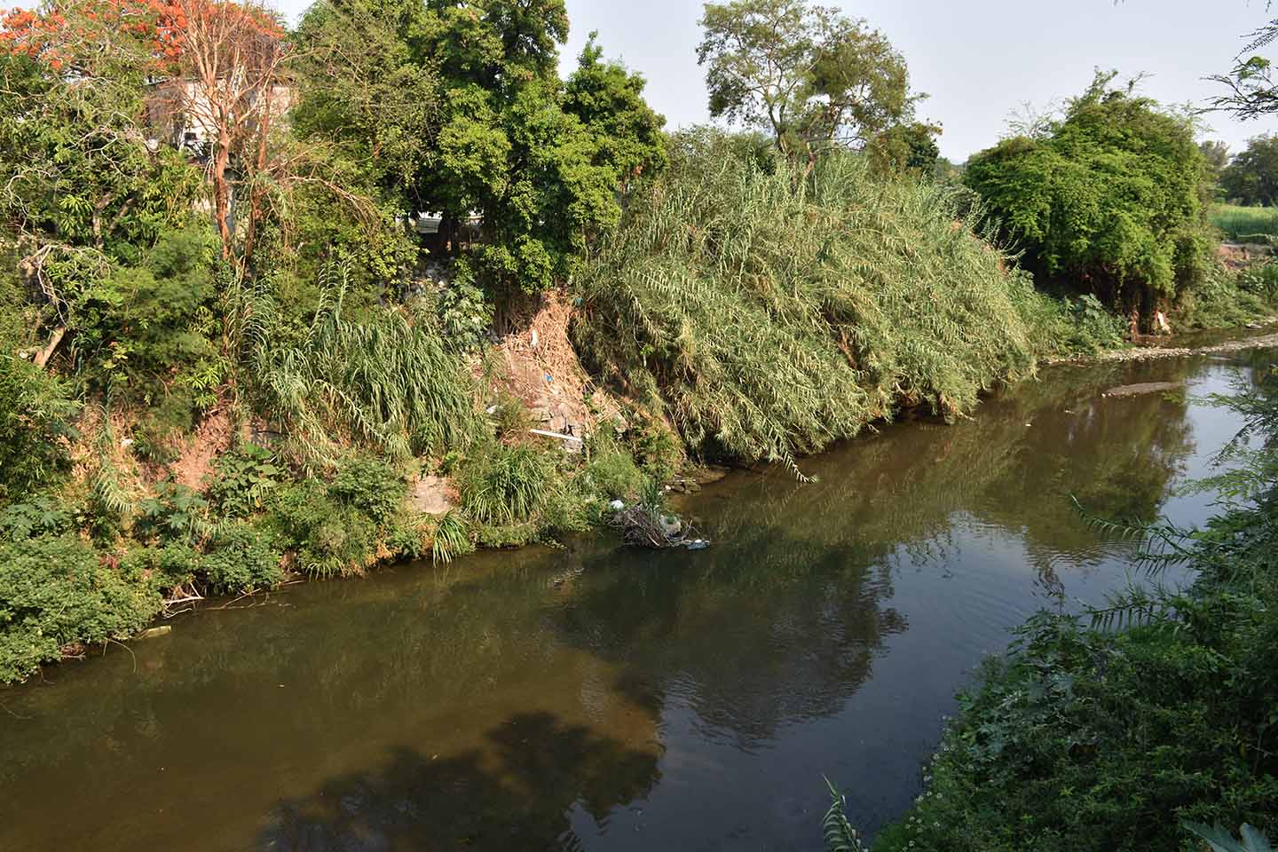 Basura y descarga de agua en el Apatlaco Zacatepec