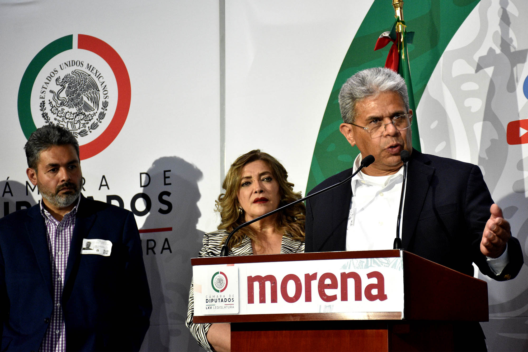 Dr. Carlos Fernández en conferencia de prensa en la Cámara de Diputados. Mayo de 2022