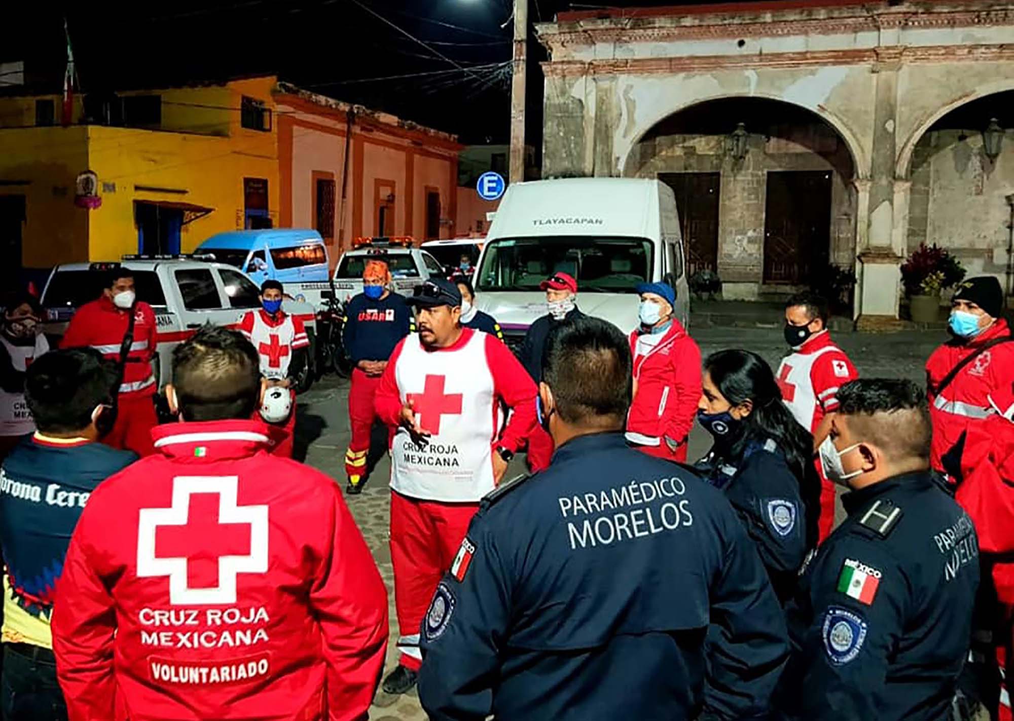 Cruz Roja coordinando equipos. Foto cortesía