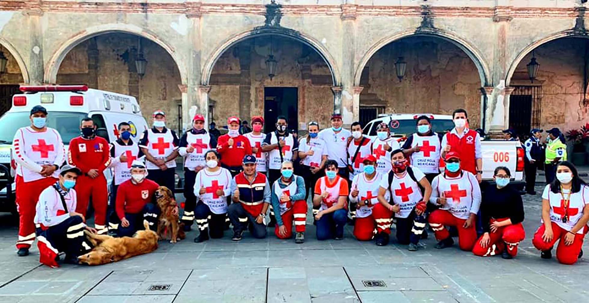 Equipo de cruz roja que participo en rescate