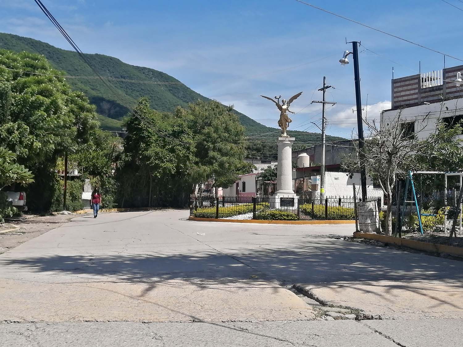 Escultura de la Victoria Alada en la colonia Indeendencia inaugurada por Juan Ángel