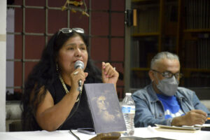 Maritza Álvarez en la presentación de su libro