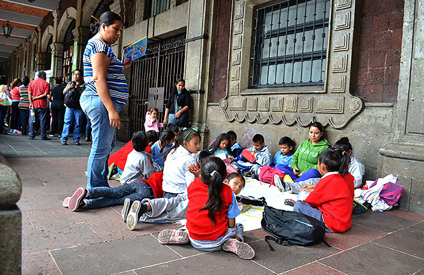 Niños de Alpuyeca en el Palacio de Gobierno