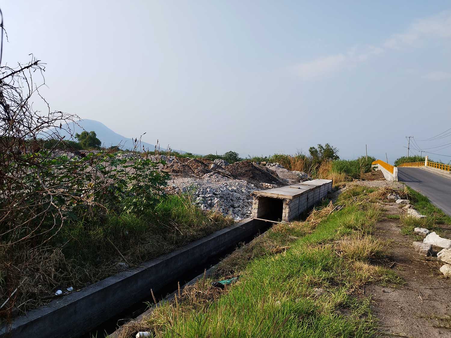 Foto A2 Construcción en orilla del río