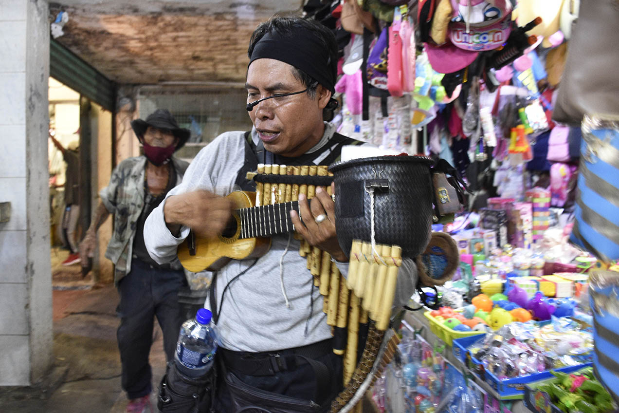 Músico en el mercado