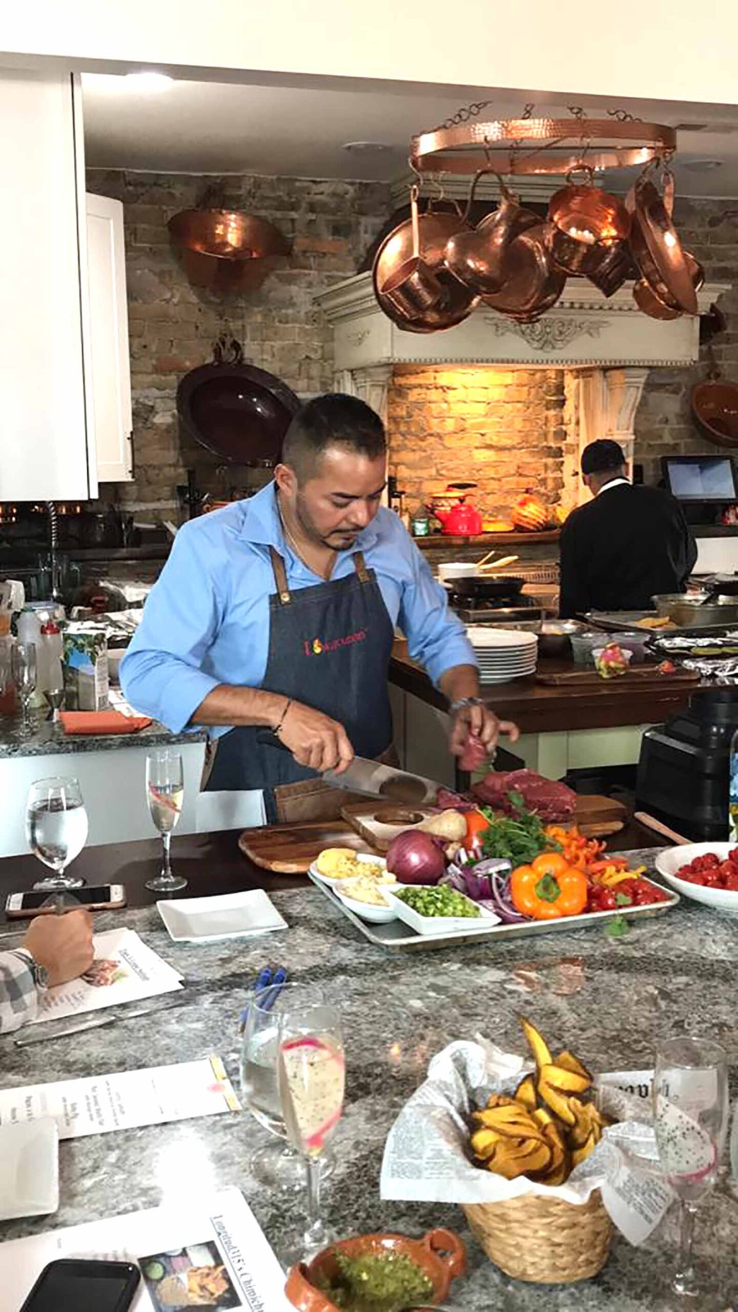 Tony Castillo en su restaurante de Illinois