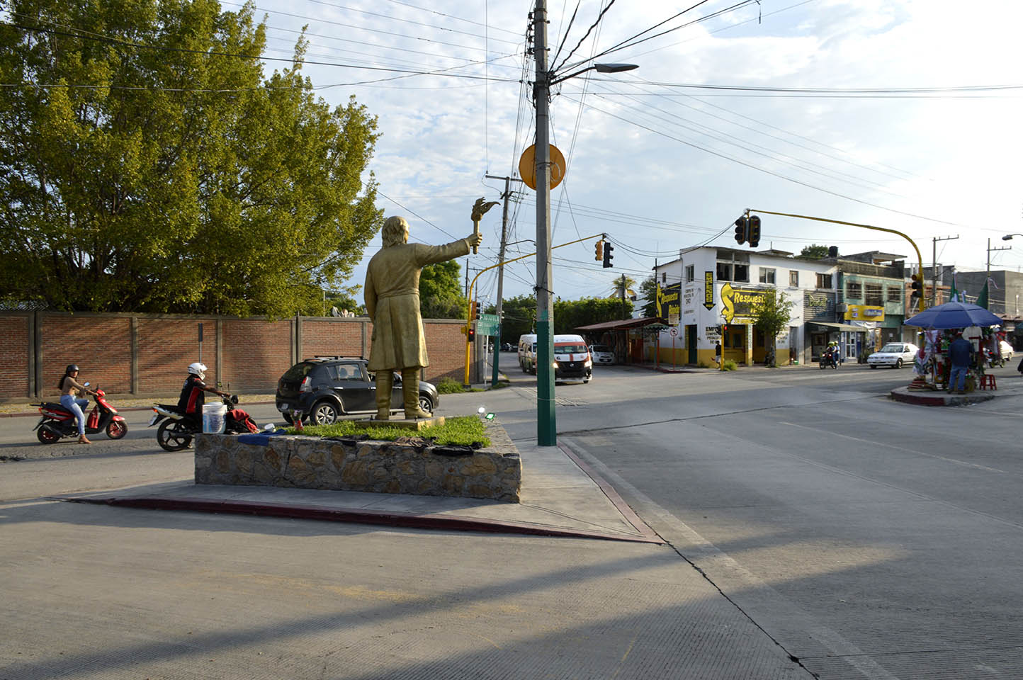 Estatua de espaldas