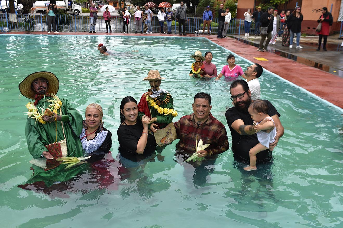 Juan parrandero y mayordomos en Las Fuentes