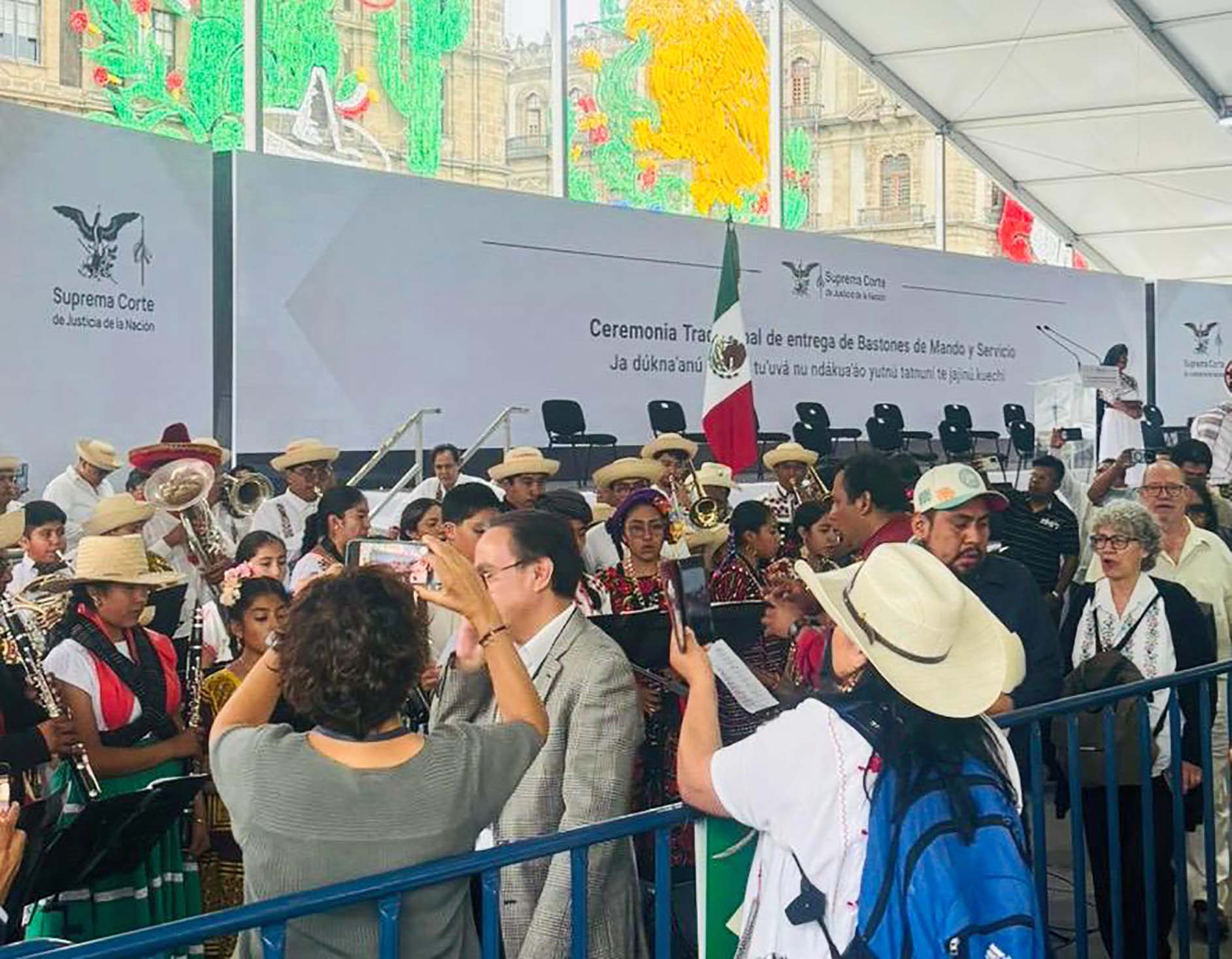 Ceremonia tradicional de entrega de bastón de mando y servicio SCJN