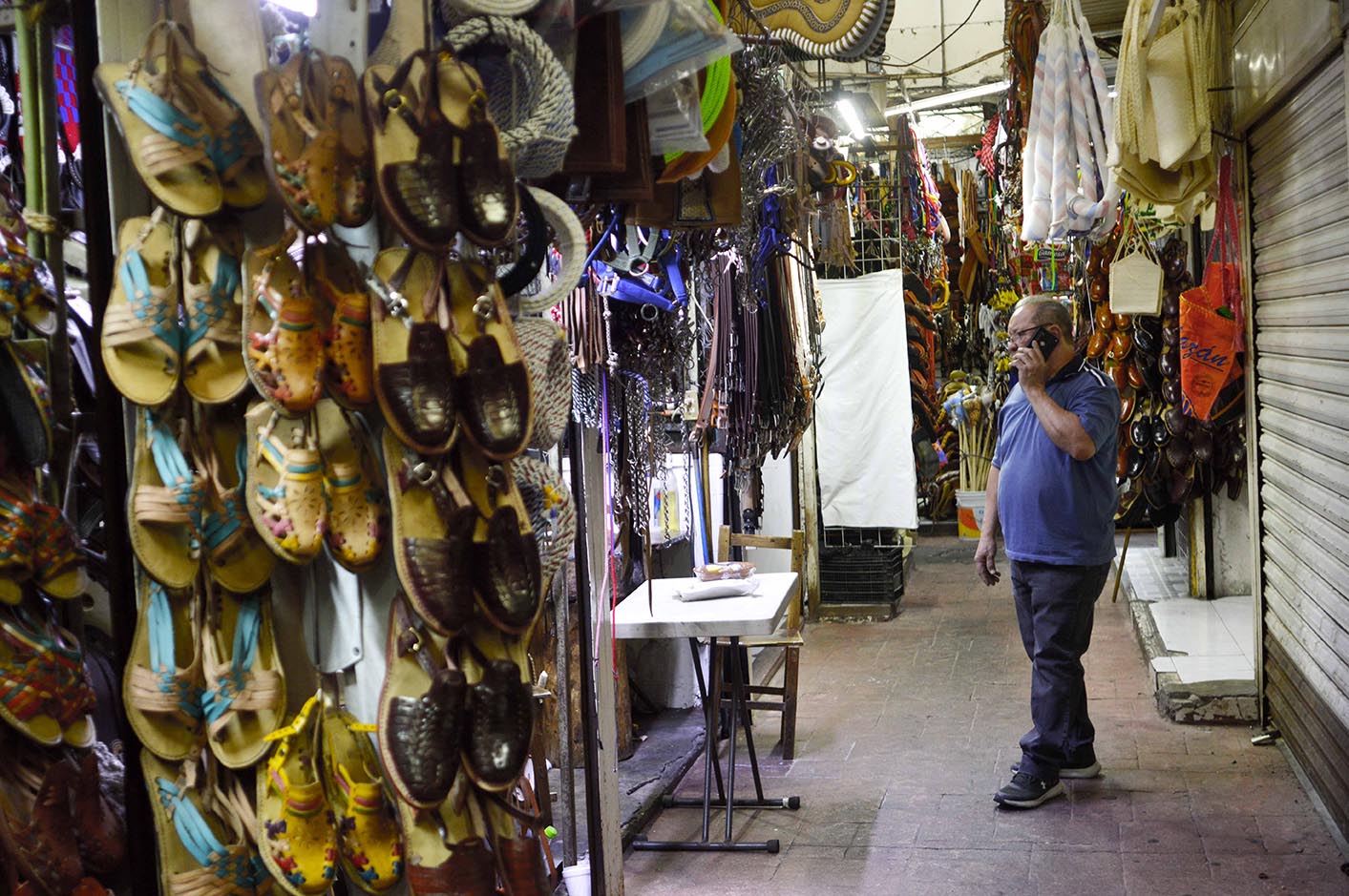 Antonio-en-su-negocio