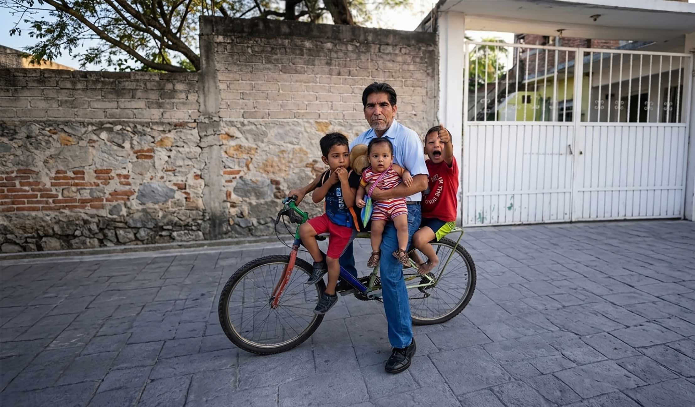 Abuelo y niños