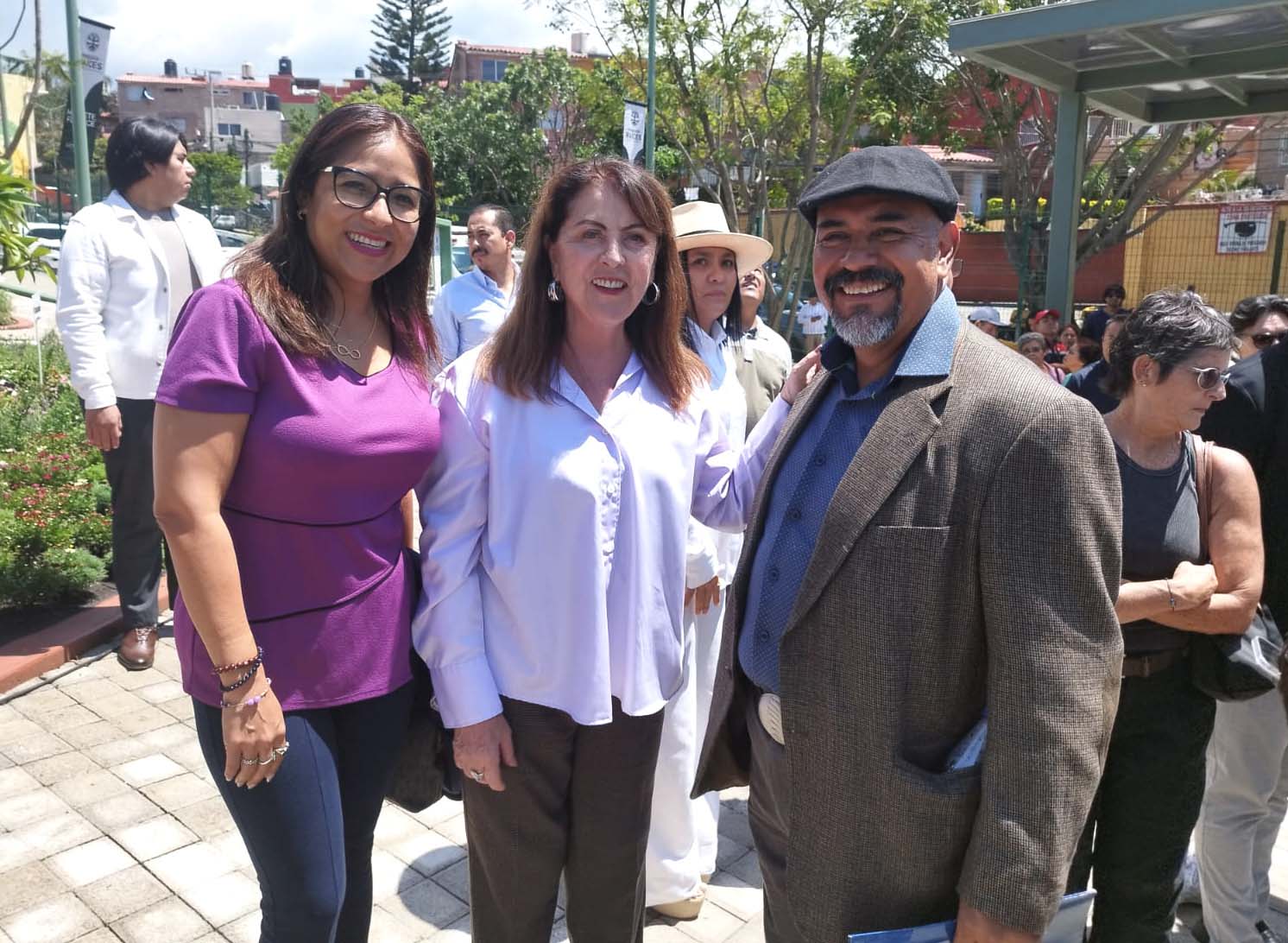 1Margarita González Saravia, Alfonso Seiva y Verónica Giles copia