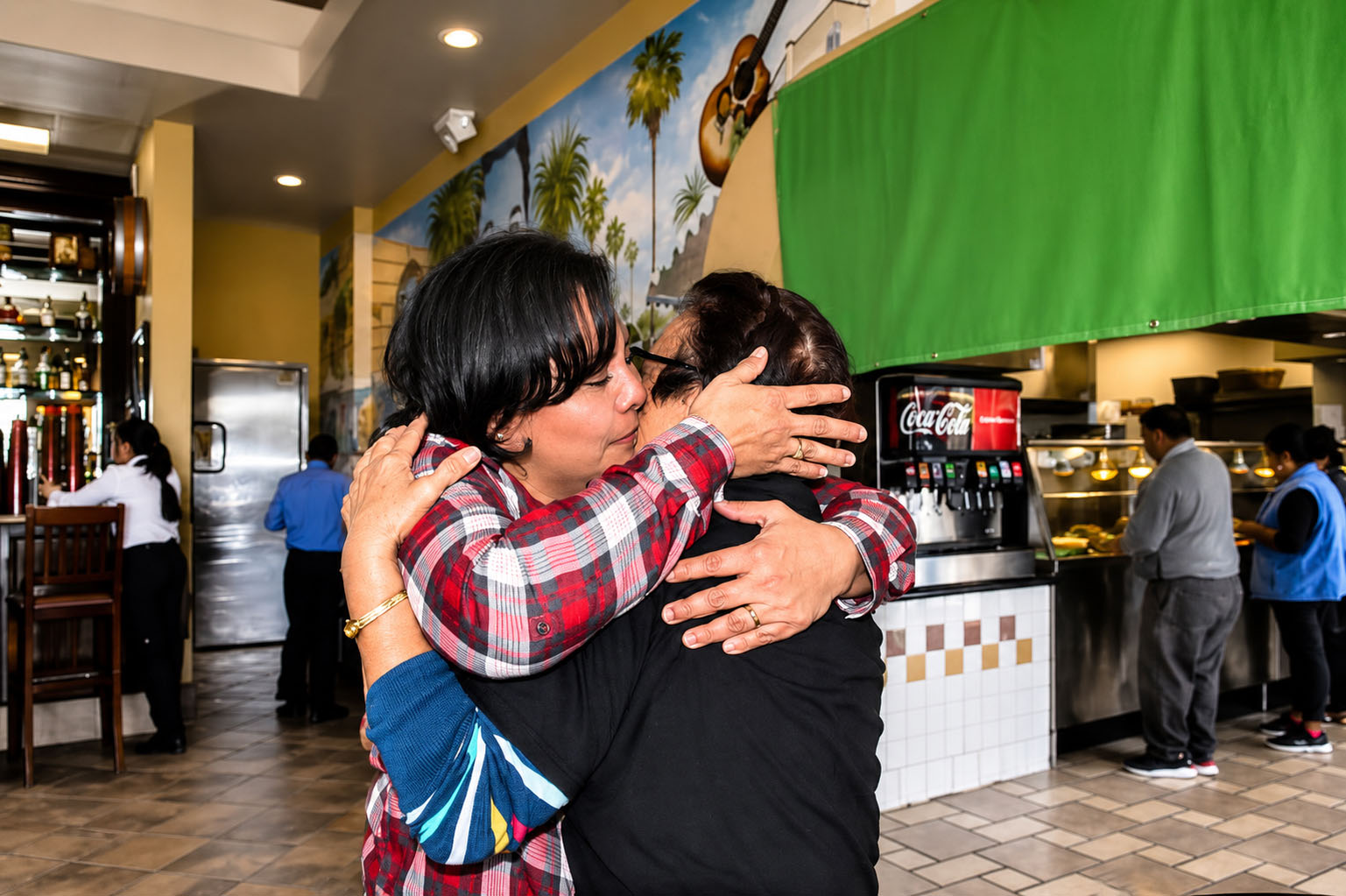 1Migrantes reciben a sus familaires en Estados Unidos copia