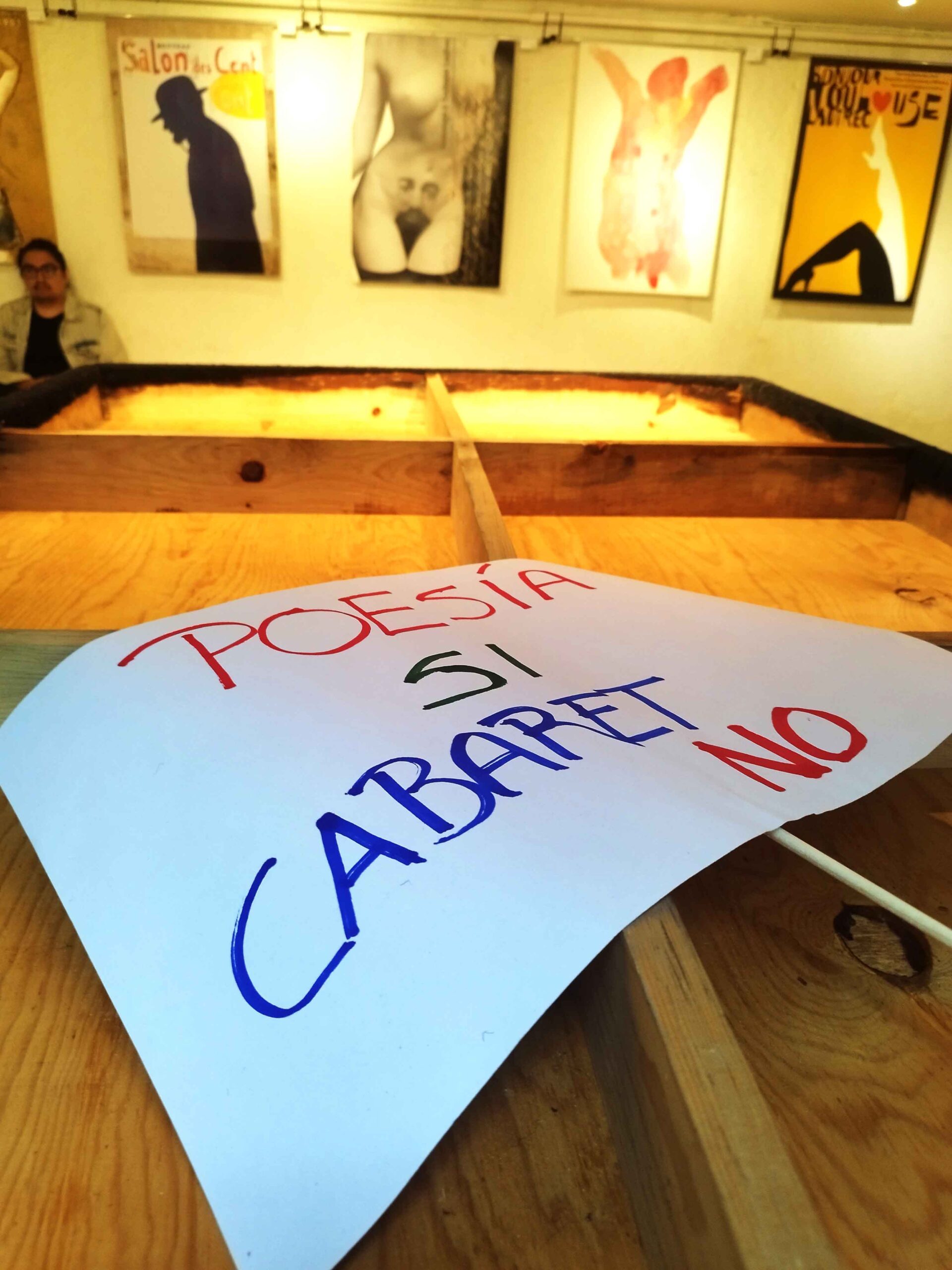 Cartel en casa del poeta